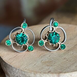 Vintage 1950s Green Rhinestones Gold tone Screw Back Earrings